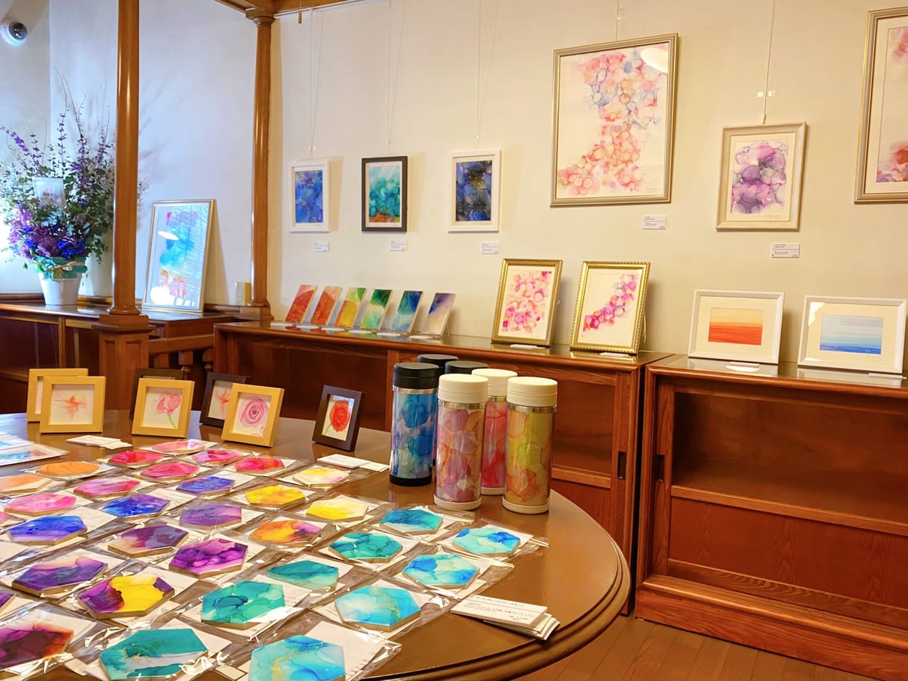 会津若松市 幻想的な作品が多数展示 色とりどりの世界展 が福西本店店蔵2階で開催されています 号外net 会津若松市 会津地方