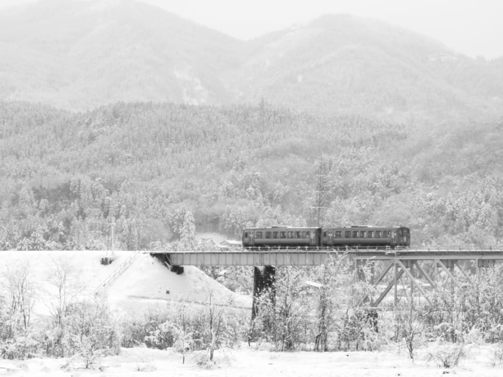 冬の鉄道イメージ