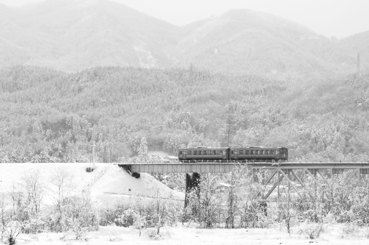 冬の鉄道イメージ