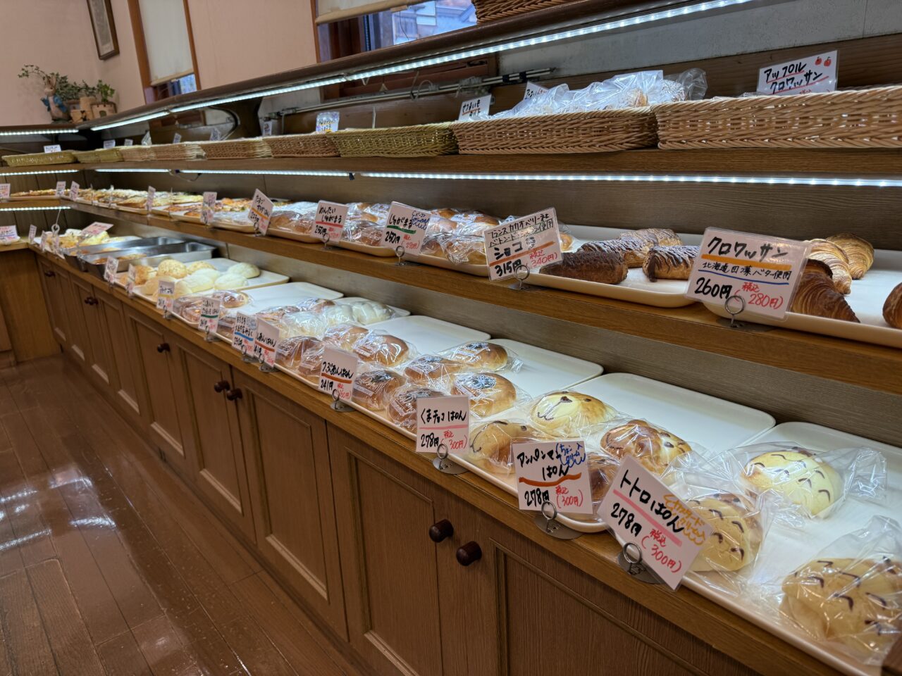 2025年りんどんパン陳列2