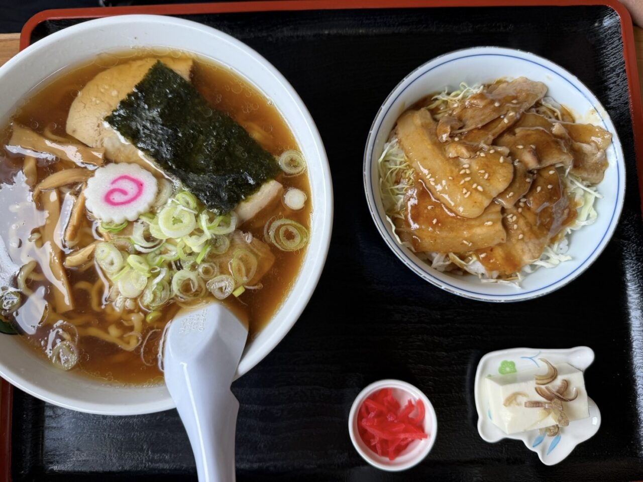 醤油スープの喜多方ラーメンとスタミナ丼
